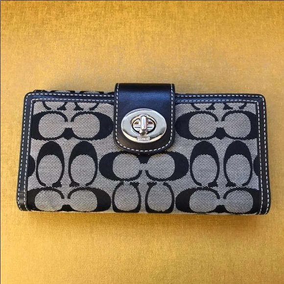 Coach Wallet - Picture 4 of 4